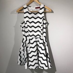 Signature8 100% cotton cocktail dress abstract wave print size small